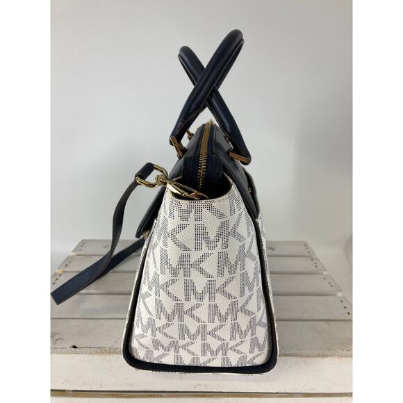 MICHAEL KORS, LARGE SIGNATURE PRINT LEATHER CROSSBODY BAG - Picture 6 of 14